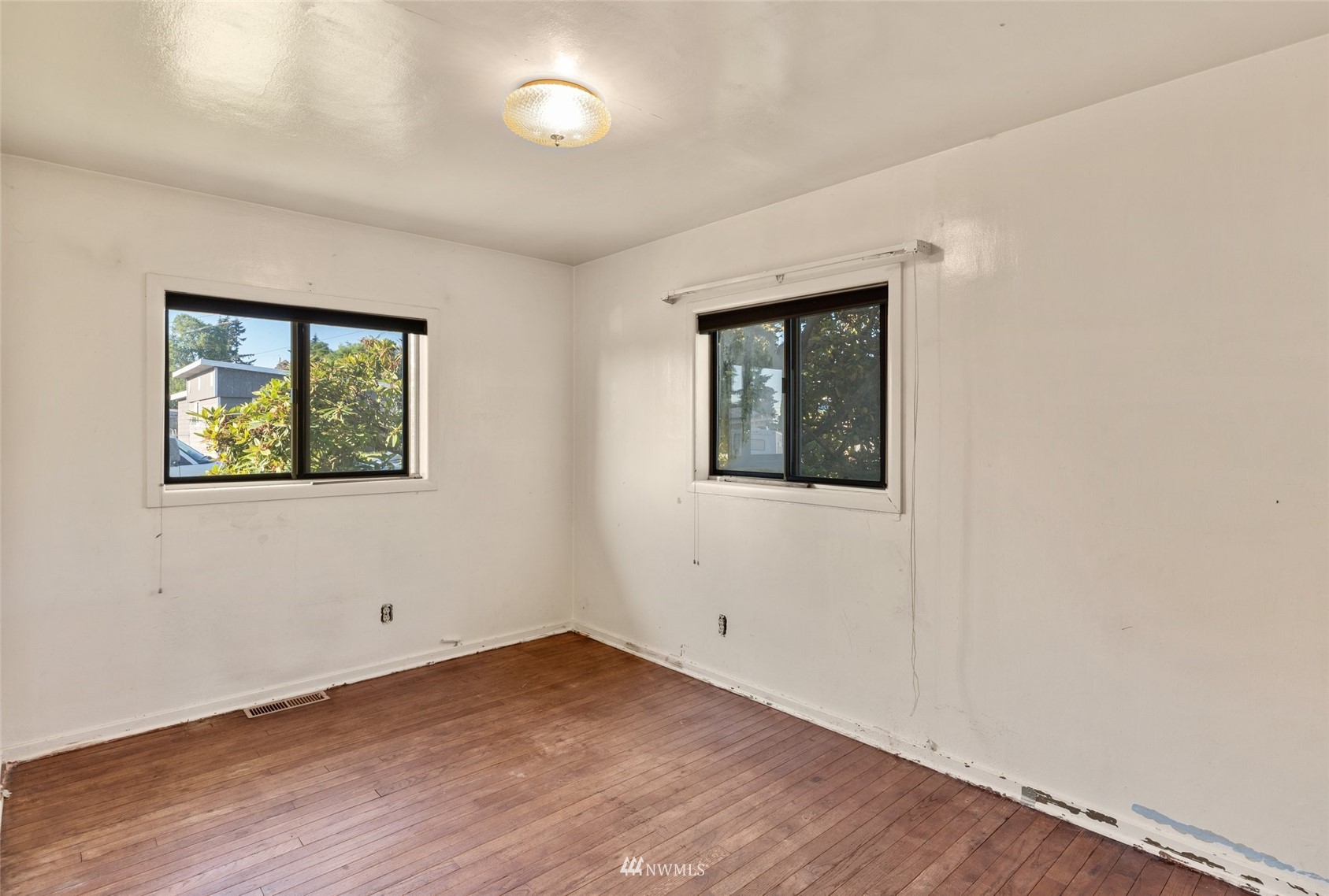 2309 Northeast 9th Street Renton, WA 98056 - Photo 12 of 22 an empty room with a window