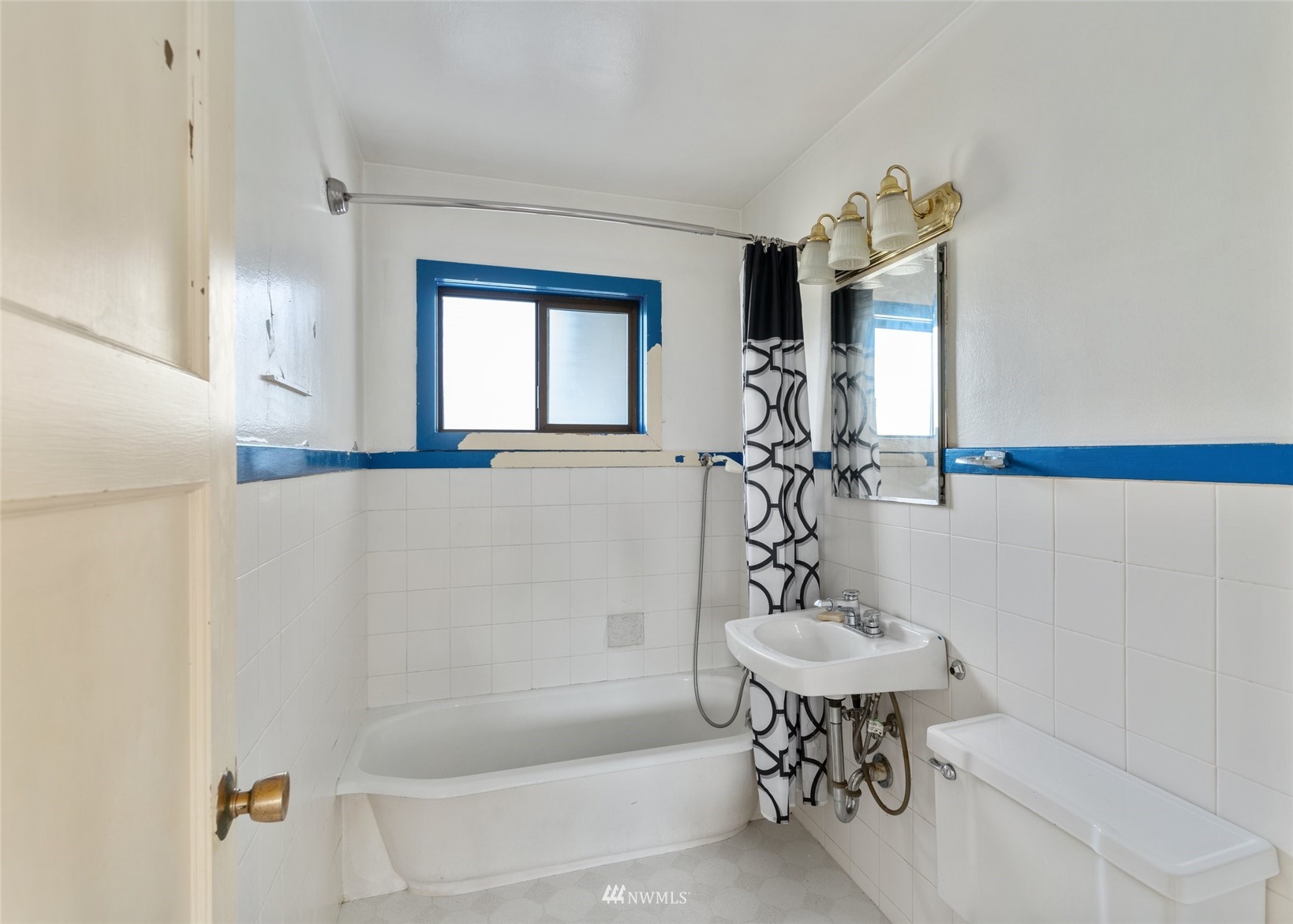 2309 Northeast 9th Street Renton, WA 98056 - Photo 14 of 22 a bathroom with a sink a mirror and a bathtub