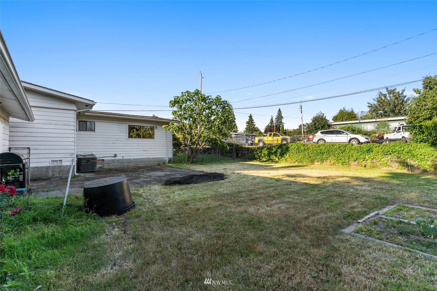 2309 Northeast 9th Street Renton, WA 98056 - Photo 22 of 22 a view of a backyard with plants and a garden