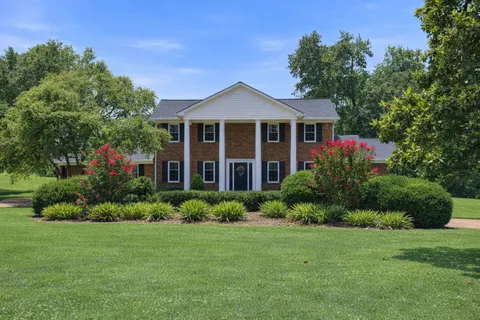 $749,900 | 1004 Longview Drive, Hendersonville, TN 37075