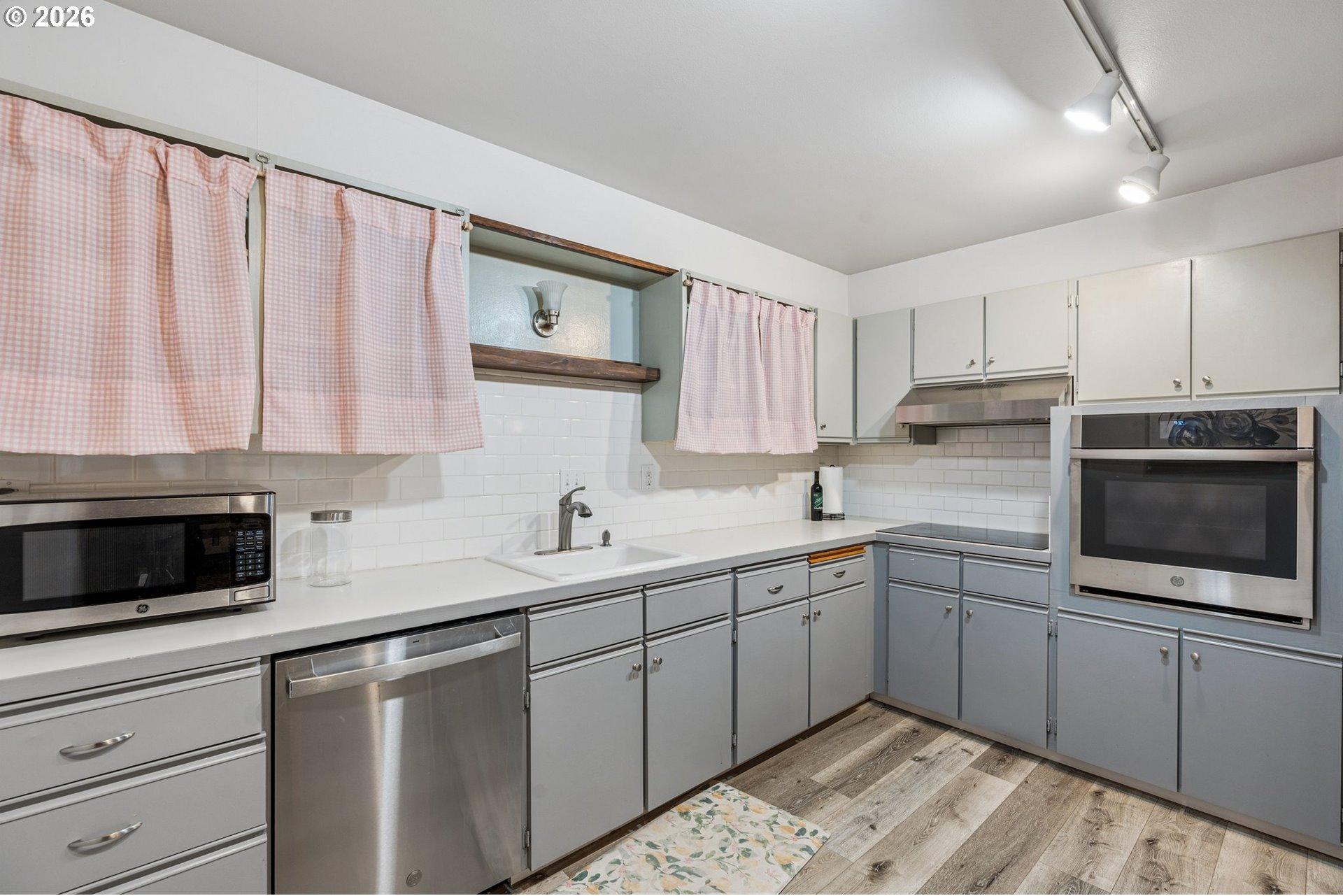 4460 Southwest Scholls Ferry Road Portland, OR 97225 - Photo 13 of 24 Gallery Image 13