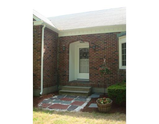 134 Rivulet Street Uxbridge, MA 01569 - Photo 3 of 22 Gallery Image 3