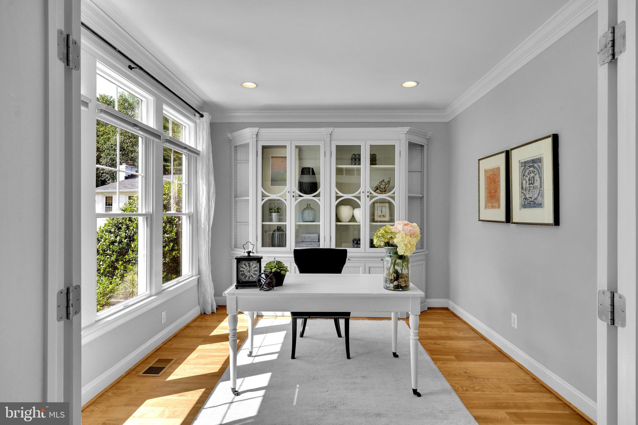 421 Cynthia Lane Northeast Vienna, VA 22180 - Photo 12 of 67 Office