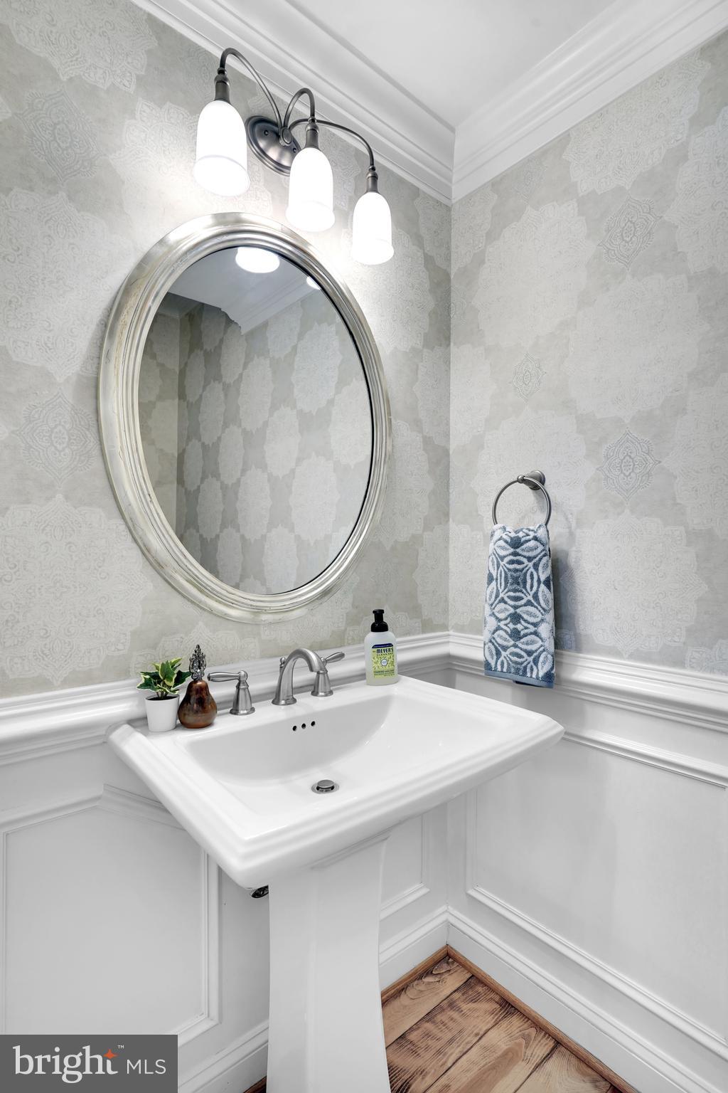 421 Cynthia Lane Northeast Vienna, VA 22180 - Photo 23 of 67 Powder Room