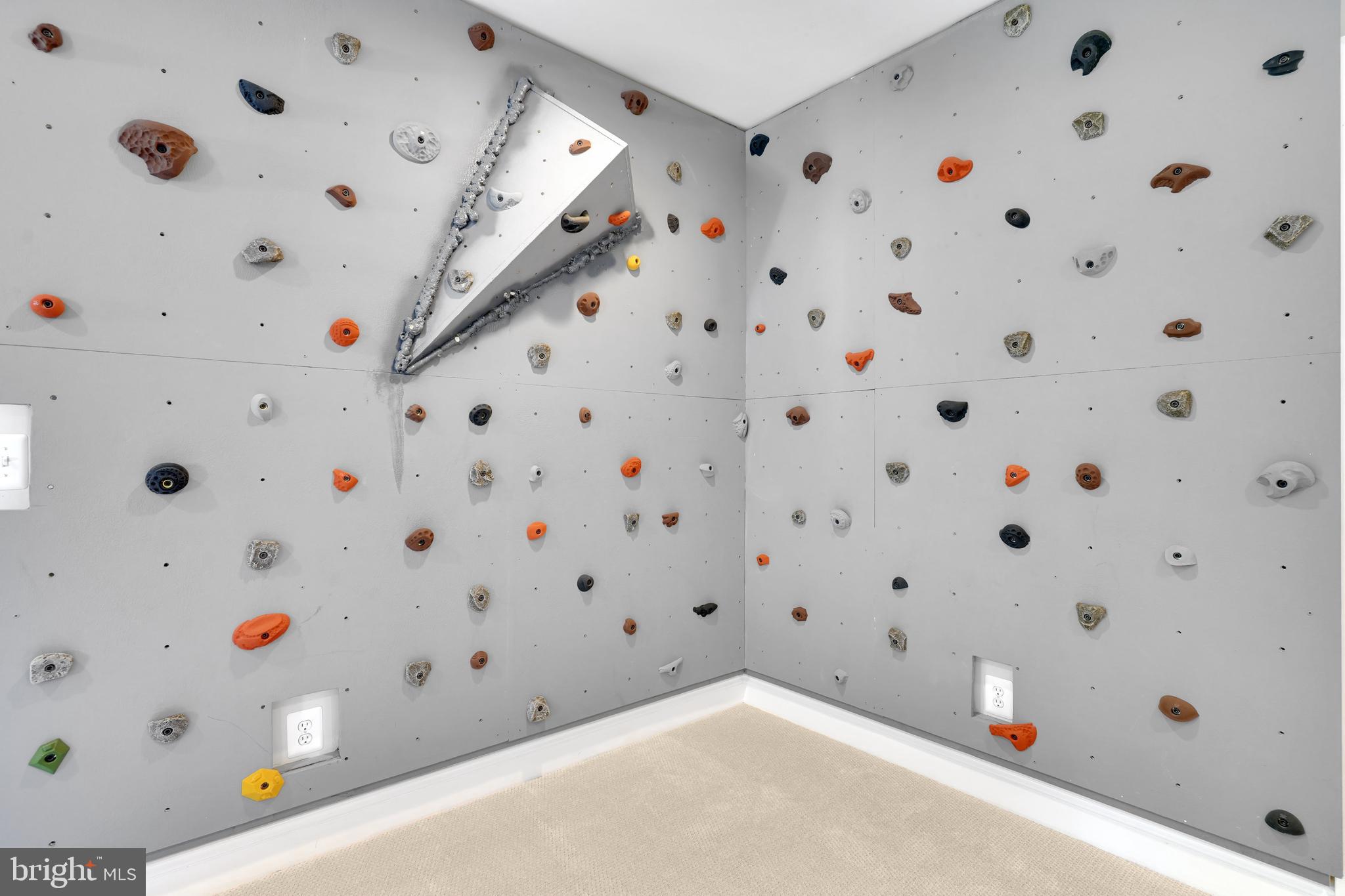 421 Cynthia Lane Northeast Vienna, VA 22180 - Photo 46 of 67 Rock wall