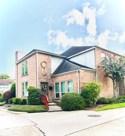 $2,600 | 15193 Kimberley Court, Unit 47, Houston, TX 77079
