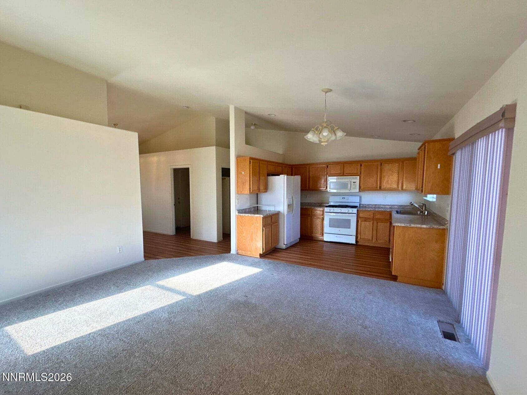 210 Emigrant Way Fernley, NV 89408 - Photo 3 of 14 06cea65c-d3b5-4731-9dfa-6dc52c3dd5bc
