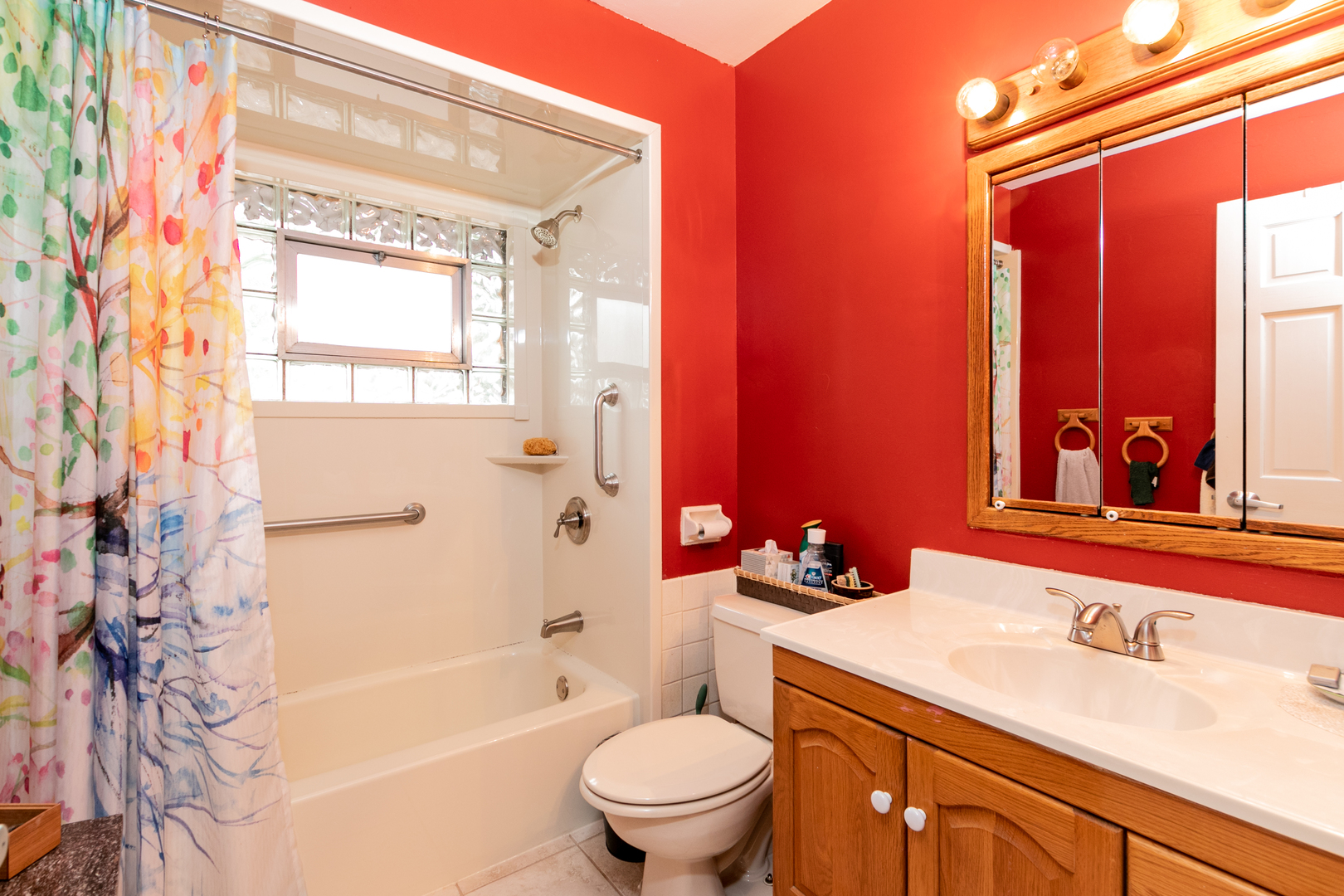 1325 Linden Road Homewood, IL 60430 - Photo 13 of 19 a bathroom with a sink a toilet and a bathtub