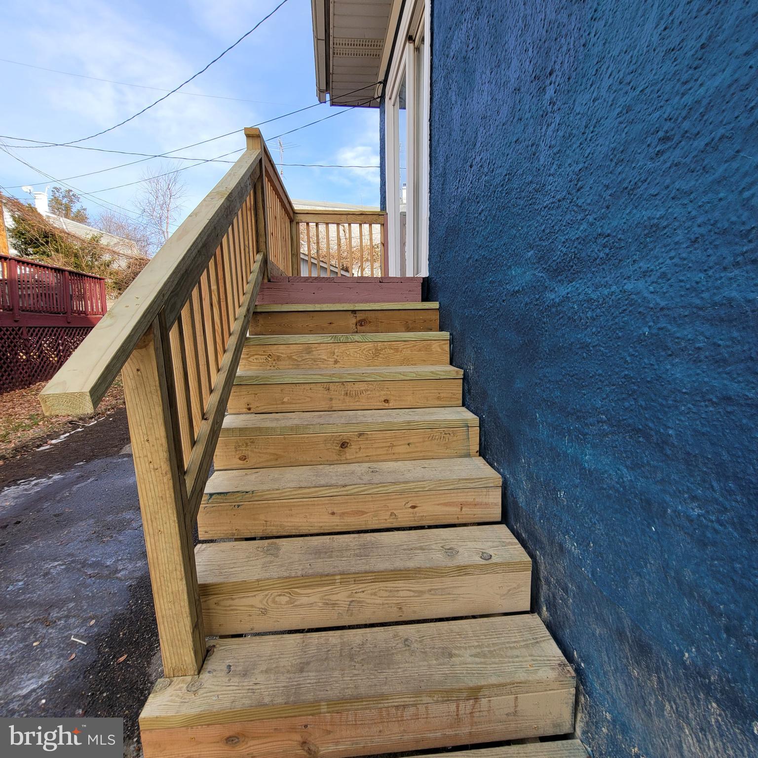 4126 Moravia Road Baltimore, MD 21206 - Photo 3 of 30 Side entry to slider in dining room