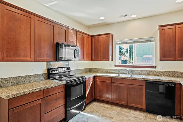 $2,400 | 501 North 105th Street, Unit C, Seattle, WA 98133