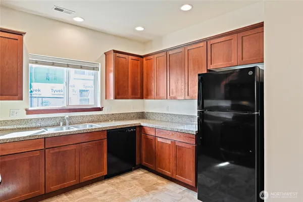 $2,400 | 501 North 105th Street, Unit C, Seattle, WA 98133