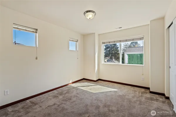 $2,400 | 501 North 105th Street, Unit C, Seattle, WA 98133