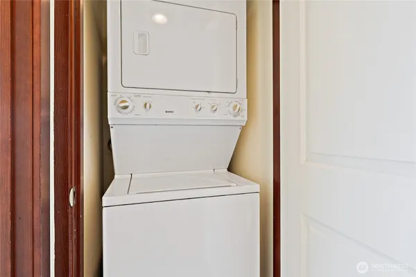 $2,400 | 501 North 105th Street, Unit C, Seattle, WA 98133