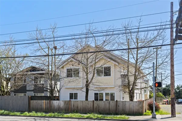 $2,400 | 501 North 105th Street, Unit C, Seattle, WA 98133