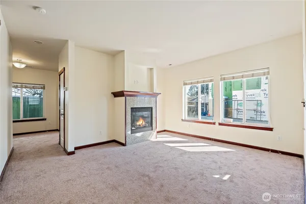 $2,400 | 501 North 105th Street, Unit C, Seattle, WA 98133