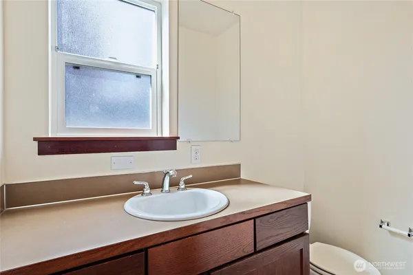 $2,400 | 501 North 105th Street, Unit C, Seattle, WA 98133