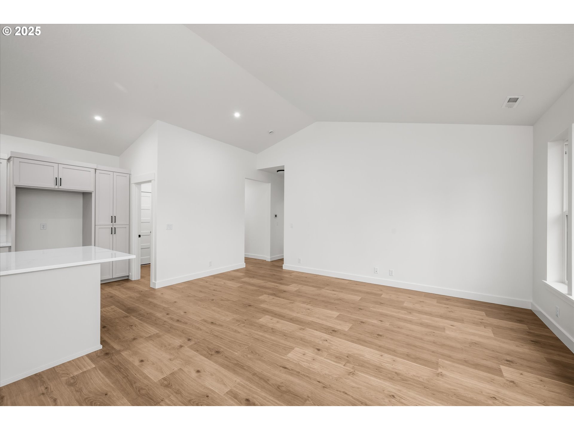 88091 Jameson Way Veneta, OR 97487 - Photo 5 of 22 a view of an empty room