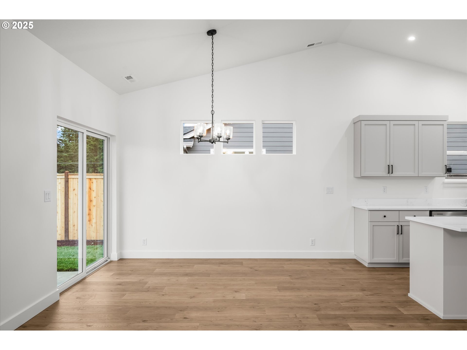 88091 Jameson Way Veneta, OR 97487 - Photo 7 of 22 a view interior of the house and kitchen view