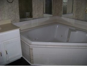 456 Dalewood Road Johnson City, TN 37601 - Photo 11 of 23 MASTER BATH
