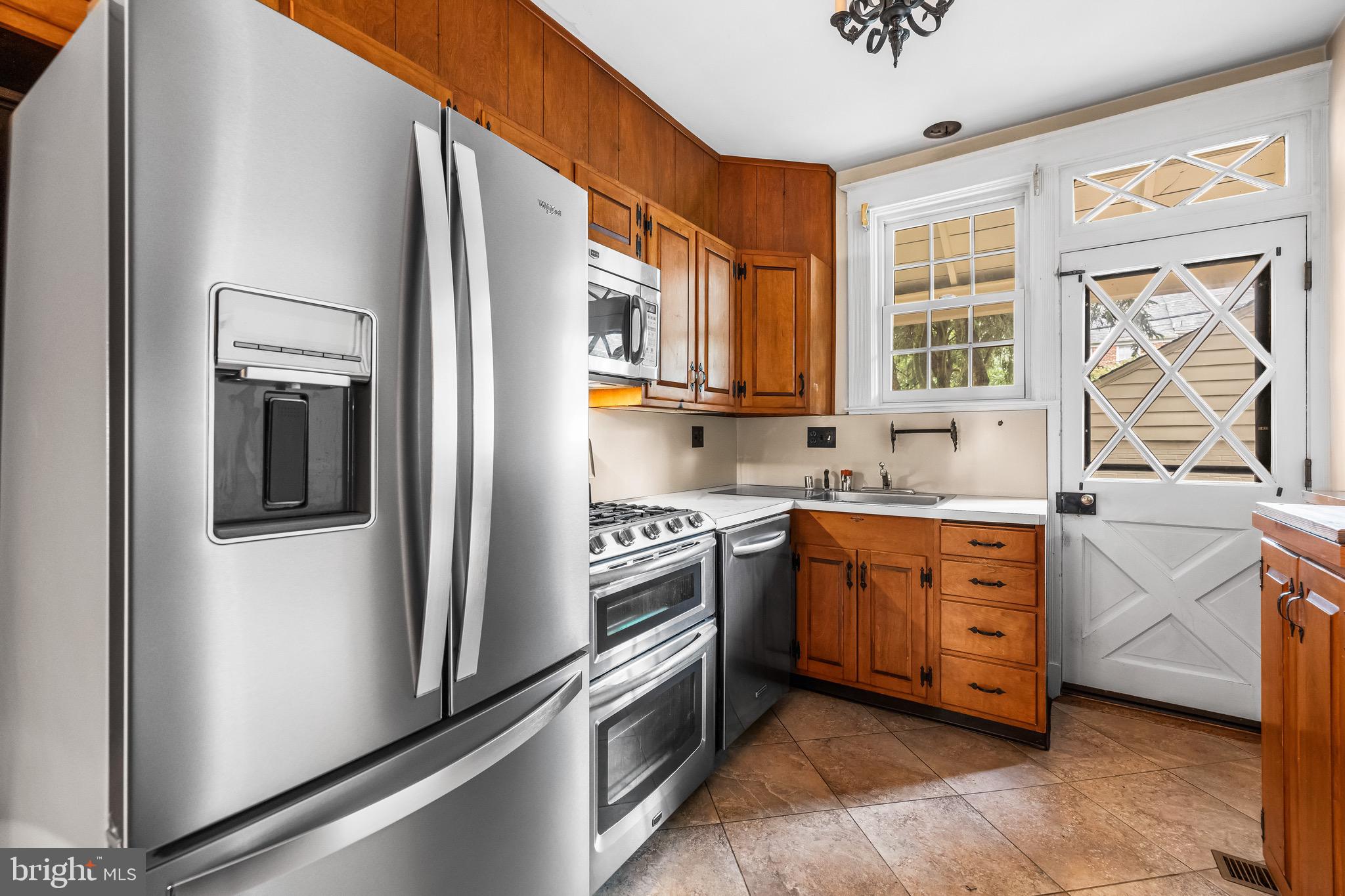 301 Hopkins Road Baltimore, MD 21212 - Photo 9 of 24