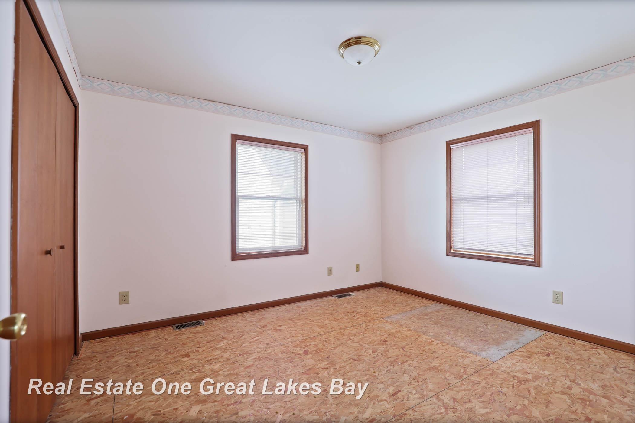 5167 Beachwood Road Standish, MI 48658 - Photo 31 of 55 Primary Bedroom