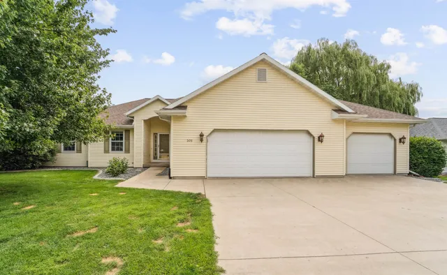 $489,900 | 305 Morgan Lane, Beaver Dam, WI 53916