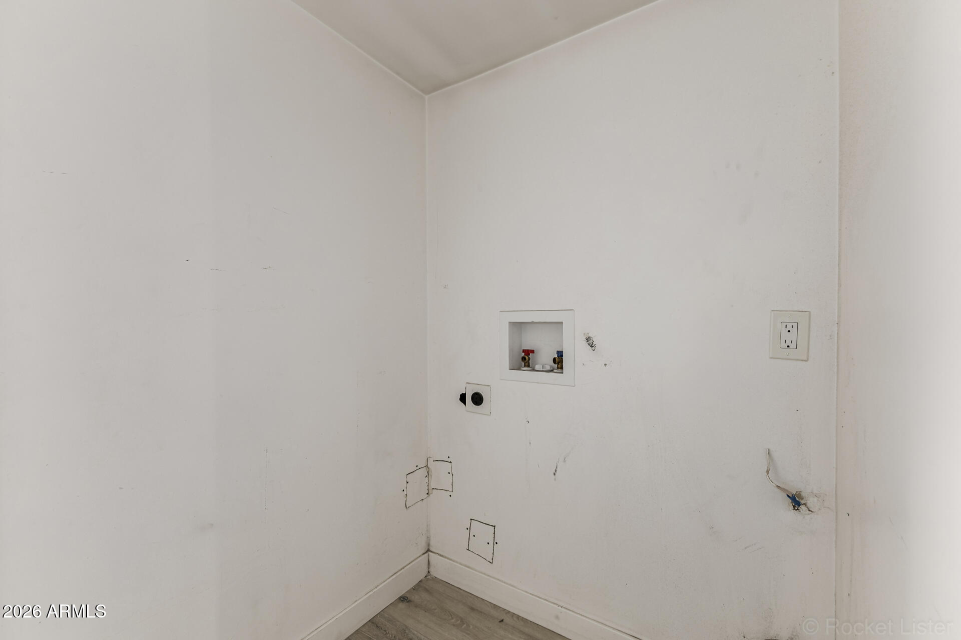 18442 North 1st Street Phoenix, AZ 85022 - Photo 20 of 23 Bathroom