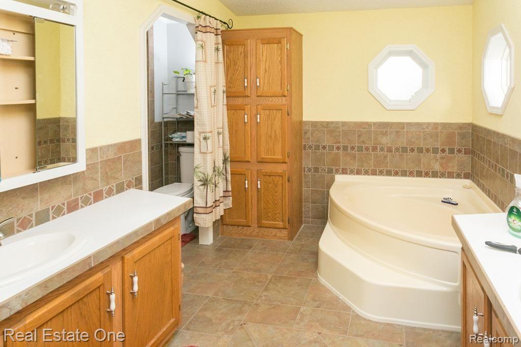9077 Pinckney Road Pinckney, MI 48169 - Photo 15 of 33