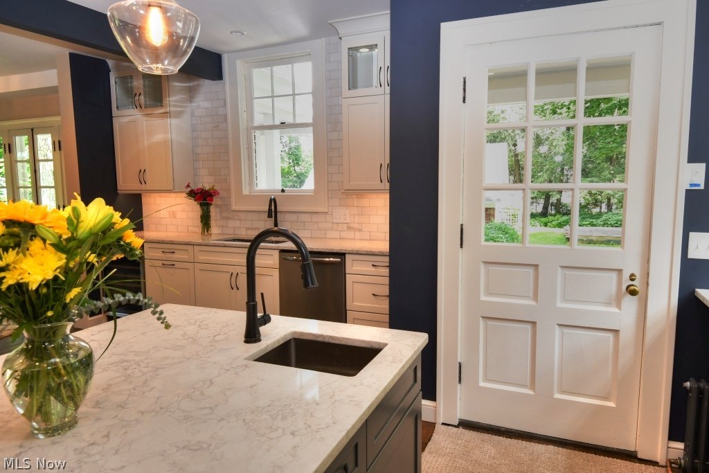 2565 Stratford Road Cleveland, OH 44118 - Photo 15 of 35 Gallery Image 15