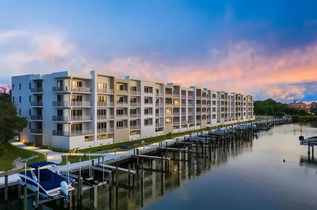 $489,500 | 1709 North Tamiami Trail, Unit 425, Sarasota, FL 34234