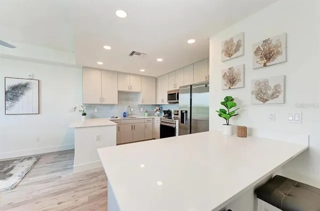 $479,500 | 1709 North Tamiami Trail, Unit 425, Sarasota, FL 34234