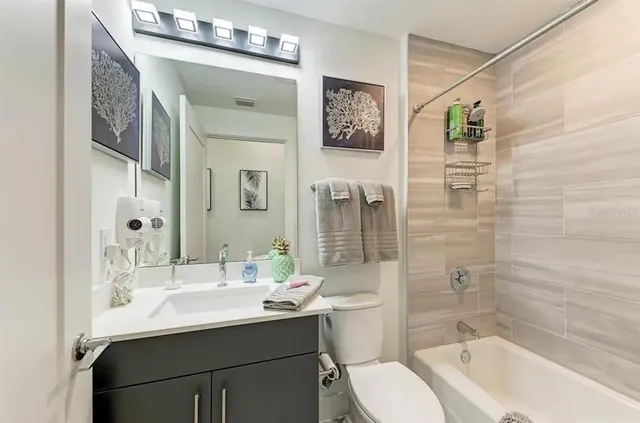 $479,500 | 1709 North Tamiami Trail, Unit 425, Sarasota, FL 34234