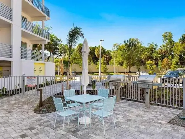 $479,500 | 1709 North Tamiami Trail, Unit 425, Sarasota, FL 34234