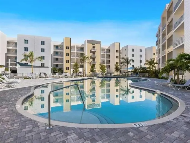 $479,500 | 1709 North Tamiami Trail, Unit 425, Sarasota, FL 34234