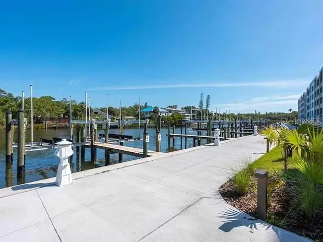 $479,500 | 1709 North Tamiami Trail, Unit 425, Sarasota, FL 34234