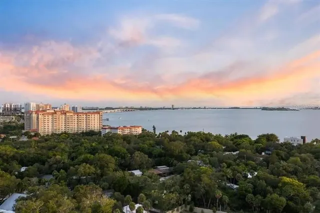 $479,500 | 1709 North Tamiami Trail, Unit 425, Sarasota, FL 34234