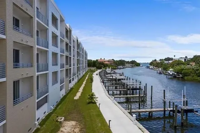 $479,500 | 1709 North Tamiami Trail, Unit 425, Sarasota, FL 34234