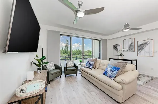 $479,500 | 1709 North Tamiami Trail, Unit 425, Sarasota, FL 34234