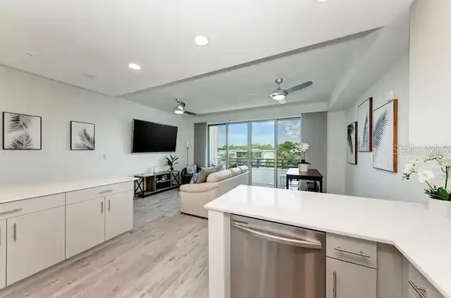 $479,500 | 1709 North Tamiami Trail, Unit 425, Sarasota, FL 34234
