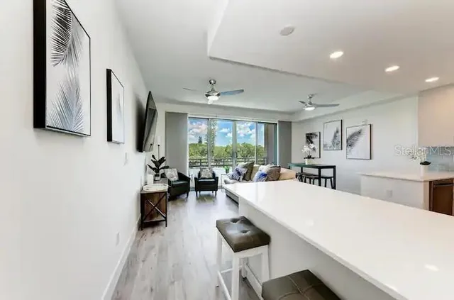 $479,500 | 1709 North Tamiami Trail, Unit 425, Sarasota, FL 34234