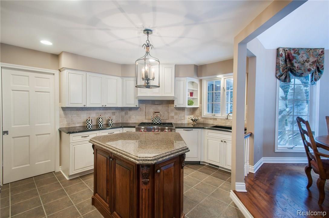 4758 Forest Ridge Court Rochester, MI 48306 - Photo 20 of 73 6-ForestRidgeCt_4758_Kitchen_02.jpg