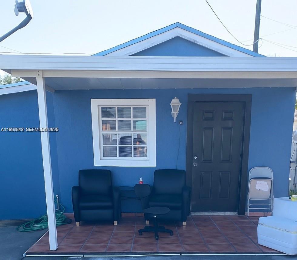 27 Southwest 55th Avenue Road Miami, FL 33134 - Photo 3 of 17 a room that has a bed and a chair in it