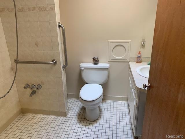 3227 Atlas Road Davison, MI 48423 - Photo 25 of 43 Bath 2,2.jpg