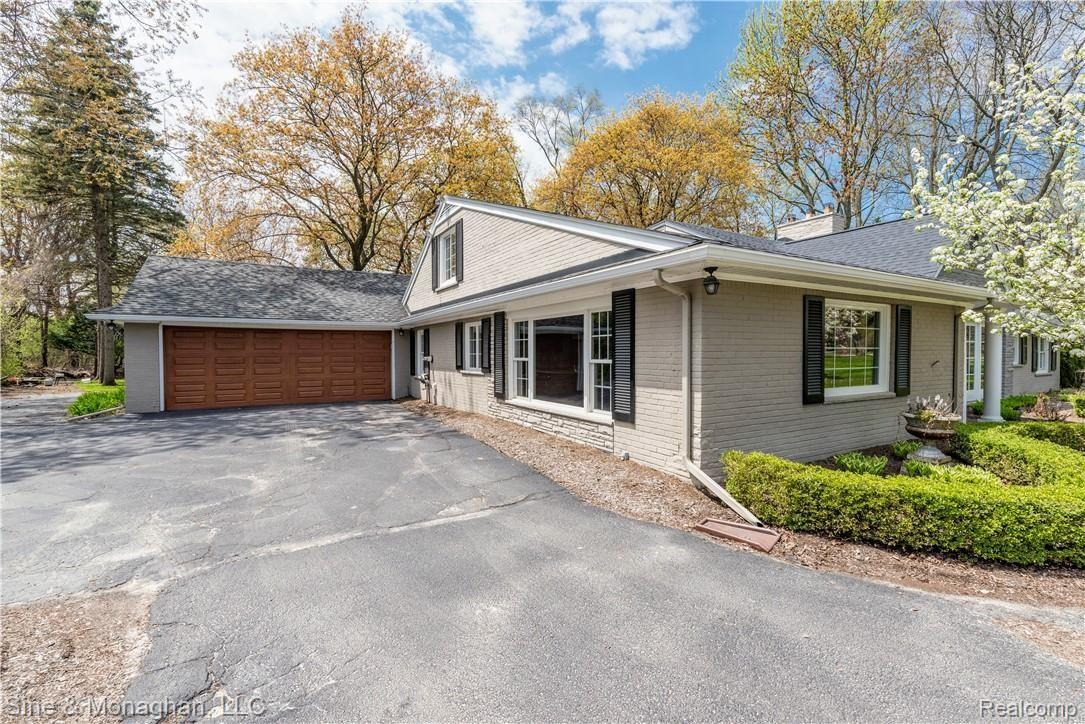 5350 Longmeadow Road Bloomfield Hills, MI 48304 - Photo 43 of 45 Garage door at front
