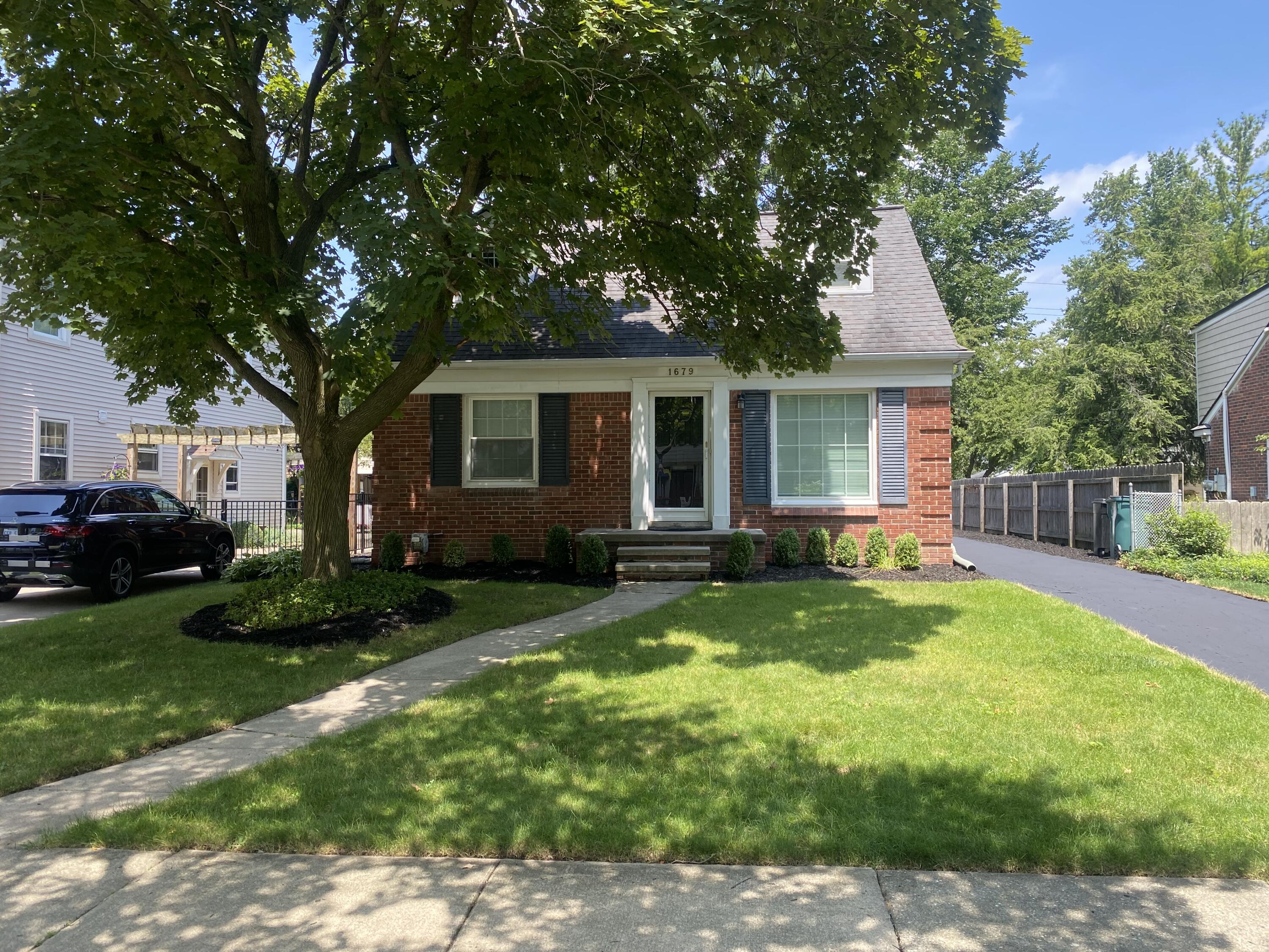 1679 Villa Road Birmingham, MI 48009 - Photo 2 of 25 IMG_4865