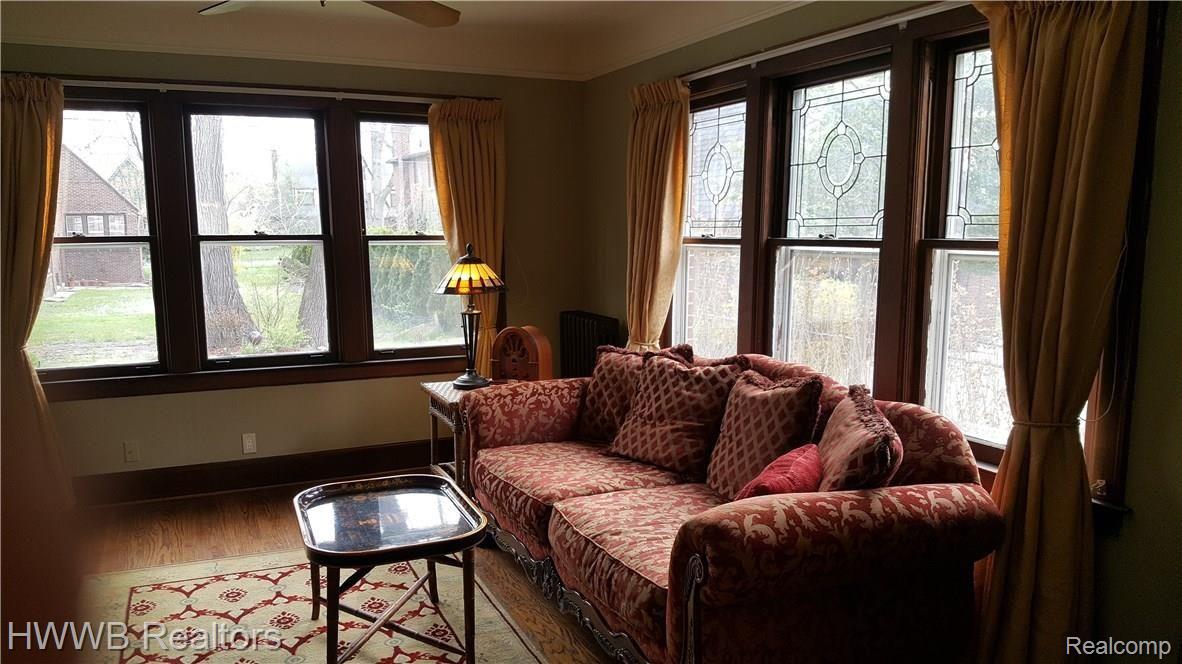 912 Barrington Road Grosse Pointe, MI 48230 - Photo 11 of 26 Family Room