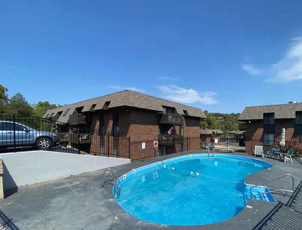 $170,000 | 140 Wilshire Drive, Unit 41, Hollister, MO 65672