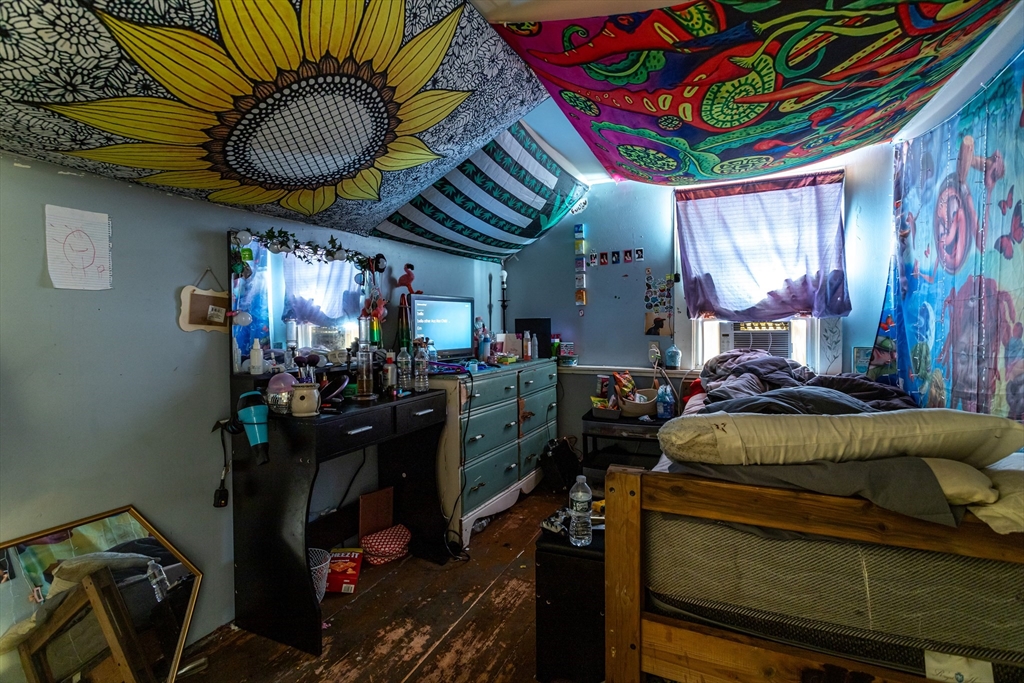 260 State Road Phillipston, MA 01331 - Photo 34 of 42 a room with musical instruments