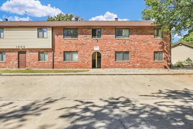 $99,000 | 1905 Christopher Circle, Unit 4, Urbana, IL 61802