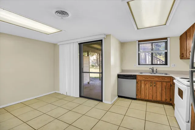 $99,000 | 1905 Christopher Circle, Unit 4, Urbana, IL 61802